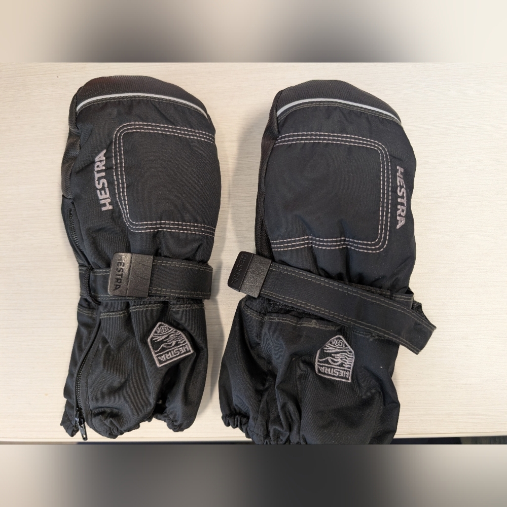 Hestra Black Winter Mittens